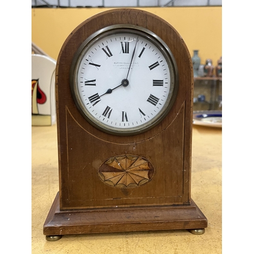 58 - AN EDWARDIAN INLAID MAHOGANY MANTLE CLOCK BY ALFRED GOAD & SONS, LONDON