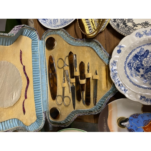 1179 - A MIXED LOT TO INCLUDE A CASED MANICURE SET, ADAMS ROOSTER CUP & SAUCER ETC