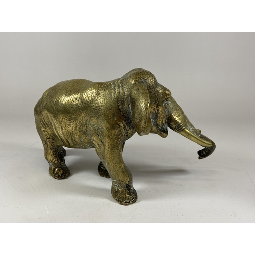 395 - A CHINESE SOLID BRASS ELEPHANT FIGURE WITH CHINESE CHARACTER MARK TO FOOT, LENGTH 22CM