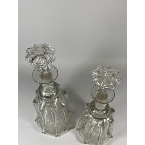 81 - AN EARLY 19TH CENTURY FLUTED GLASS DECANTER WITH PONTIL MARK TO BASE, HEIGHT 32CM TOGETHER WITH SMAL... 