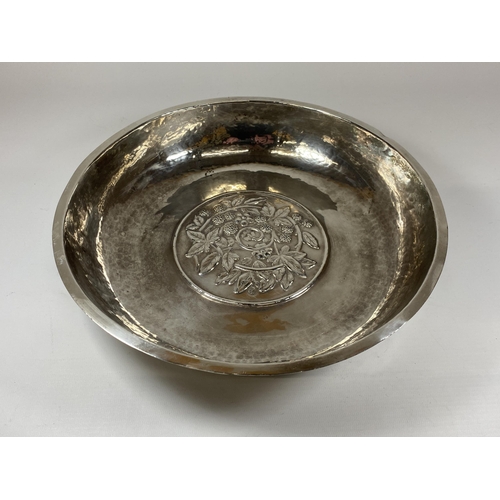 82 - A RARE ART NOUVEAU 'D.S.C.G' SILVER PLATED - DUCHESS SUTHERLAND CRIPPLES GUILD HAMMERED EFFECT BOWL ... 