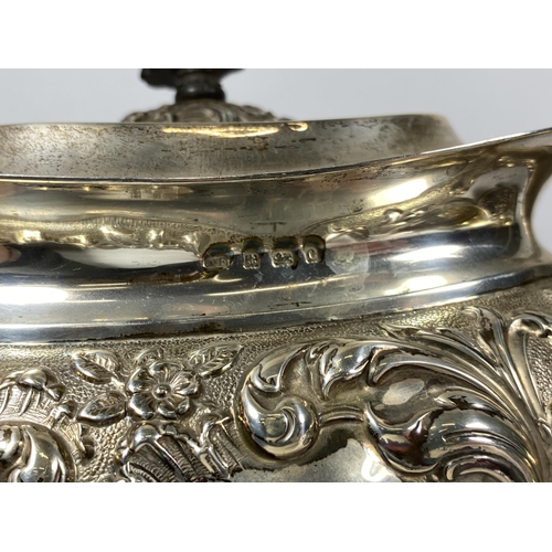 89 - AN EDWARDIAN SILVER THREE PIECE TEA SET COMPRISING TEAPOT, SUGAR BOWL AND CREAM JUG, HALLMARKS FOR B... 