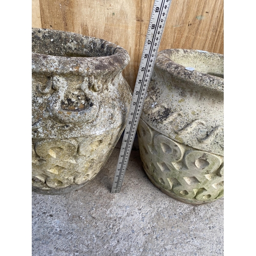 1211 - A PAIR OF RECONSTITUTED STONE PLANTERS (H:39CM)