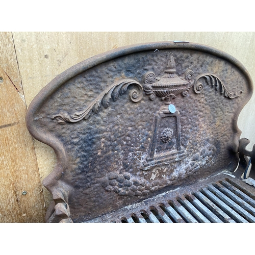 1213 - A VINTAGE CAST IRON FIRE GRATE WITH DECORATIVE CAST IRON BACK