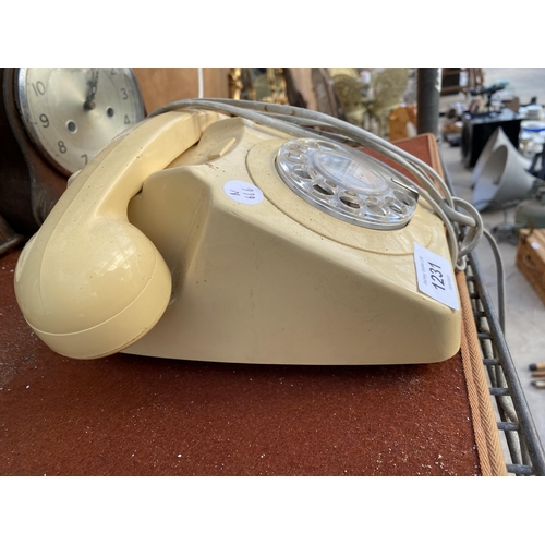 1231 - A RETRO CREAM DIAL TELEPHONE