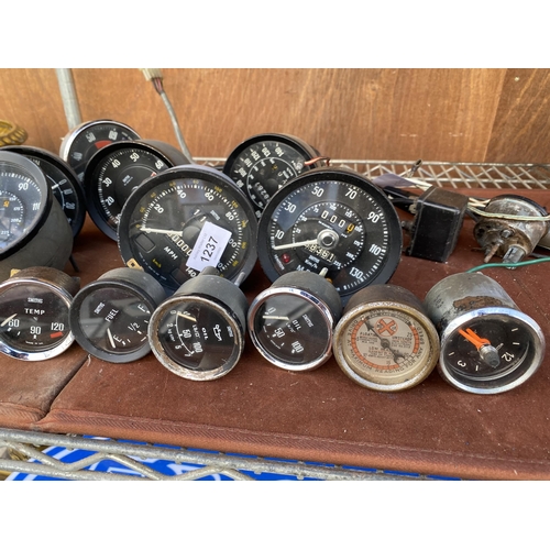 1237 - AN ASSORTMENT OF VINTAGE AUTOMOBILE DASHBOARD GAUGES TO INCLUDE SPEEDOMETERS, CLOCKS AND OIL GAUGES ... 