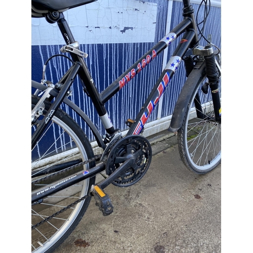 1342 - A FUJI MXS 160A MOUNTAIN BIKE WITH FRONT SUSPENSION AND 21 SPEED GEAR SYSTEM