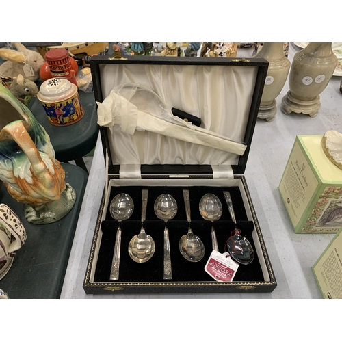 169 - THREE VINTAGE BOXED FLATWARE SETS TO INCLUDE KNIVES AND FORKS AND TWO SETS OF SPOONS