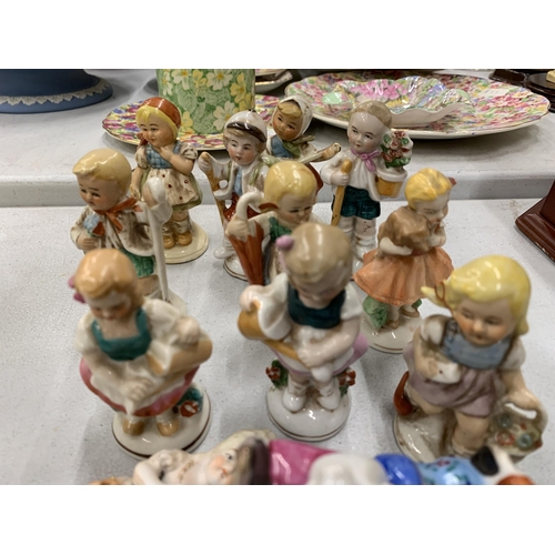 197 - A LARGE QUANTITY OF MINIATURE ITEMS TO INCLUDE CERAMIC FIGURES, ANIMALS, ETC