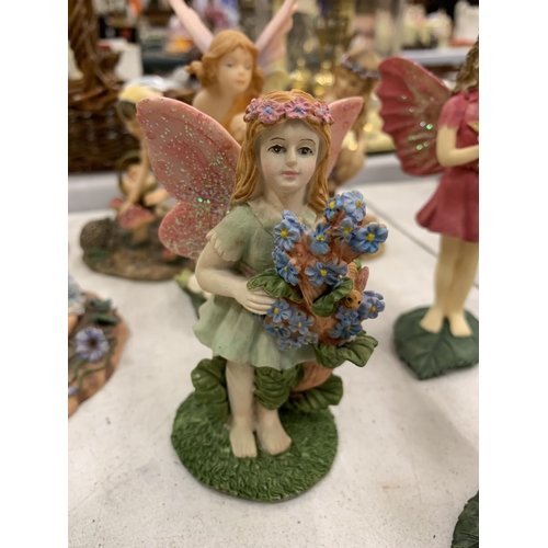 258 - A LARGE QUANTITY OF COLLECTABLE FAIRY FIGURES TO INCLUDE THE LEONARDO COLLECTION