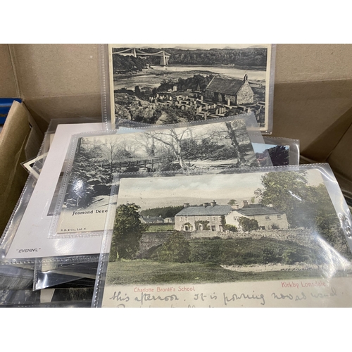 281 - A LARGE COLLECTION OF VINTAGE POSTCARDS IN SLEEVES TO INCLUDE PLACES OF INTEREST SOUVENIR, THE LAKE ... 