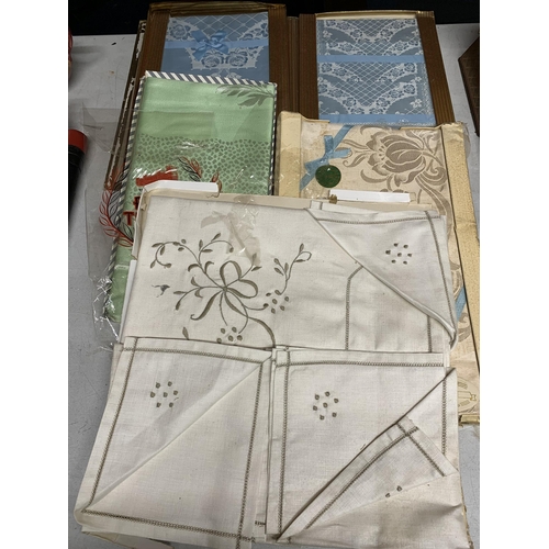 992 - A QUANTITY OF VINTAGE LINEN, ETC TO INCLUDE TABLECLOTHS, NAPKINS, ETC