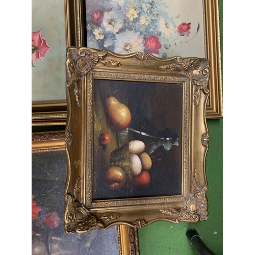 996 - FOUR STILL LIFE OIL ON BOARD PAINTINGS OF FLOWERS PLUS A PRINT IN GILT FRAMES