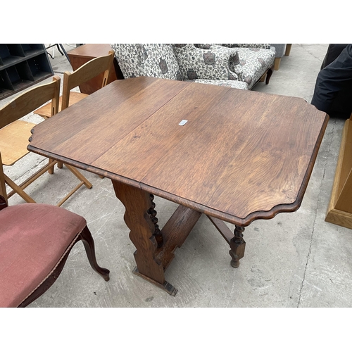 2583 - A MID 20TH CENTURY OAK GATELEG TABLE ON BARLEYTWIST LEGS