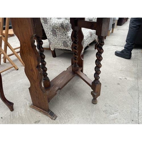 2583 - A MID 20TH CENTURY OAK GATELEG TABLE ON BARLEYTWIST LEGS