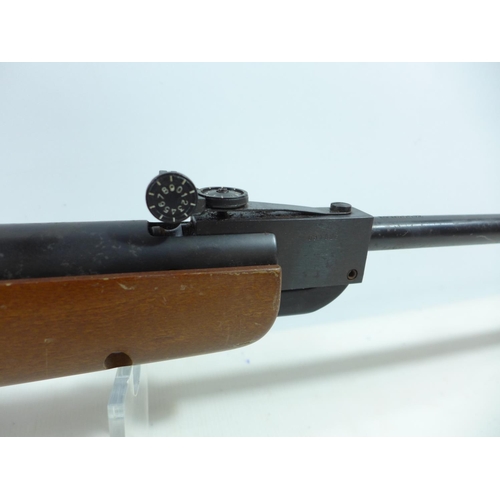 310 - A WEBLEY AND SCOTT EXCEL .22 CALIBRE AIR RIFLE, 44CM BARREL, SERIAL NUMBER 831825, FITTED WITH ADCO ... 