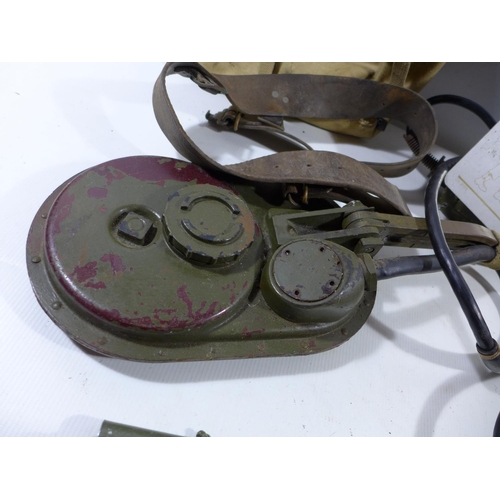 316 - A WORLD WAR II BRITISH ARMY MINE DETECTOR DATED 1940, COMPLETE WITH INSTRUCTIONS, EXTENDING POLES, C... 