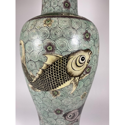 318 - A LARGE MID 19TH CENTURY CHINESE BALUSTER FORM VASE WITH ENAMEL FISH ON A GEOMETRIC CIRCLES GROUND, ... 