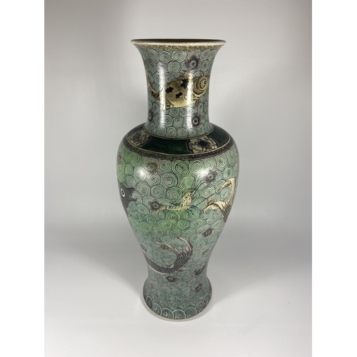 318 - A LARGE MID 19TH CENTURY CHINESE BALUSTER FORM VASE WITH ENAMEL FISH ON A GEOMETRIC CIRCLES GROUND, ... 