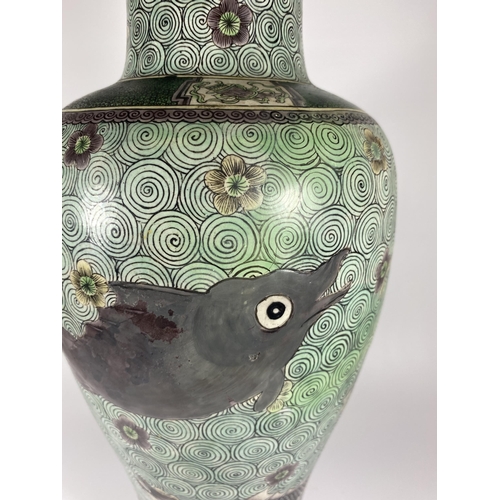 318 - A LARGE MID 19TH CENTURY CHINESE BALUSTER FORM VASE WITH ENAMEL FISH ON A GEOMETRIC CIRCLES GROUND, ... 