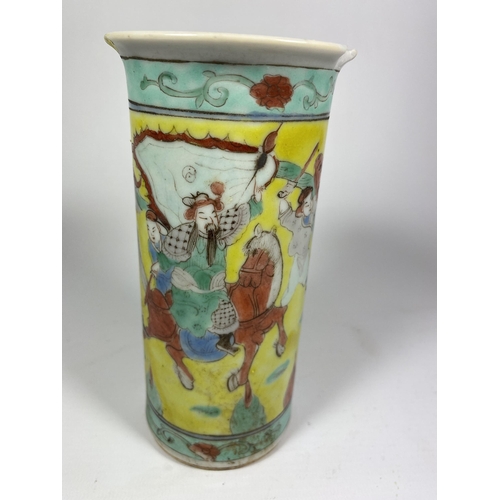 327 - A CHINESE FAMILLE JAUNE PORCELAIN SLEEVE VASE, HEIGHT 15CM