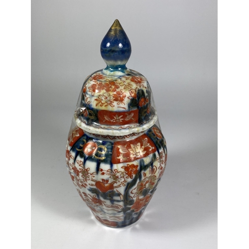 356 - A JAPANESE IMARI LIDDED TEMPLE VASE, LID A/F, HEIGHT 21CM