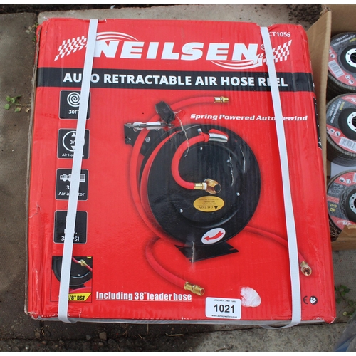 1021 - RETRACTOR BULL AIR HOSE  + VAT