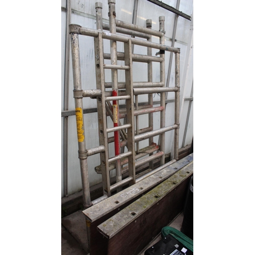 13 - A COLLECTION OF SCAFFOLD PARTS TO INCLUDE WALKING BOARDS NO VAT