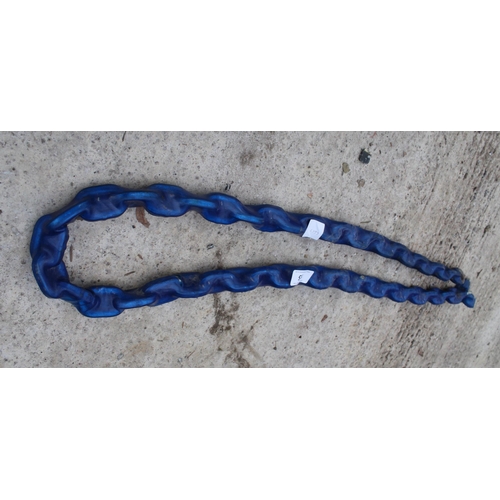 15 - A LARGE PLASTIC BOUND CHAIN NO VAT