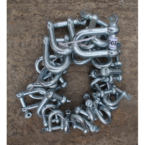 368 - AN ASSORTMENT OF VARIOUS SIZED D LINKS PLUS VAT