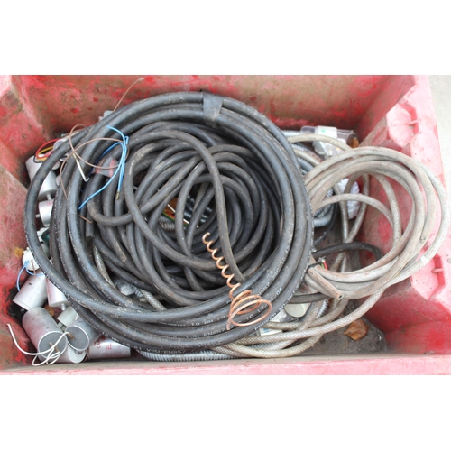 419 - BOX OF PIPING  +  VAT