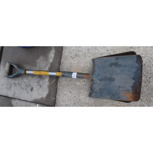 496 - 2 SHOVELS  NO VAT