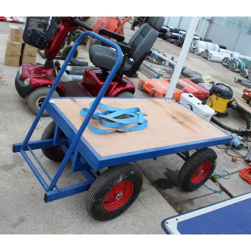 682 - A TURNTABLE TROLLEY + VAT