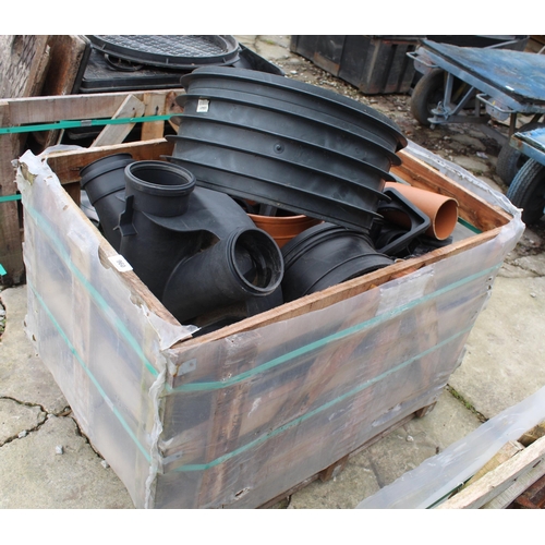 960 - A PALLET OF MANHOLES BASE & PIPE FITTINGS + VAT