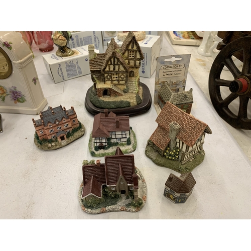 151 - A QUANTITY OF COLLECTABLE COTTAGES TO INCLUDE LILLIPUT LANE AND WADE CORONATION STREET