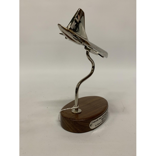 165 - A CHROME MODEL OF CONCORDE ON A WOODEN BASE HEIGHT 19CM