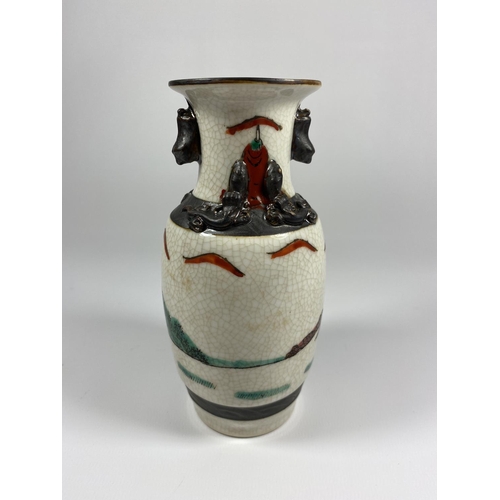 308 - A CHINESE CRACKLE GLAZE VASE WITH WARRIOR DESIGN, SEAL MARK TO BASE, HEIGHT 15CM
