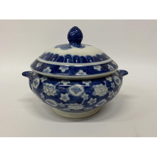 380 - A CHINESE BLUE & WHITE PRUNUS BLOSSOM PATTERN PORCELAIN LIDDED TUREEN, QIANLONG SEAL MARK TO BASE, H... 