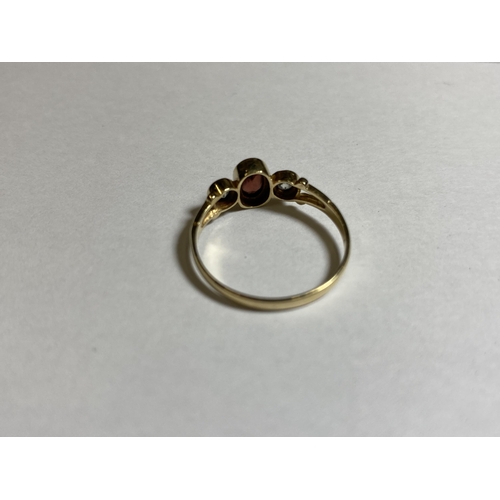 606 - A 9CT YELLOW GOLD GARNET AND CZ RING, WEIGHT 1.6G