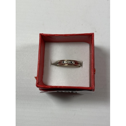 656 - A 9CT GOLD & SILVER RING, BOXED