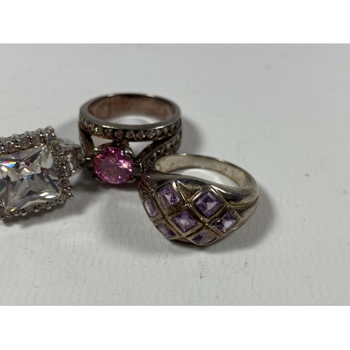 661 - FIVE ASSORTED SILVER RINGS