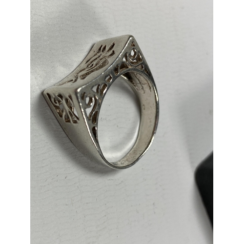 670 - A BOXED GENTS SILVER SIGNET RING