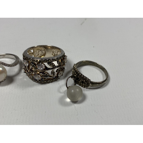 673 - FIVE ASSORTED SILVER RINGS