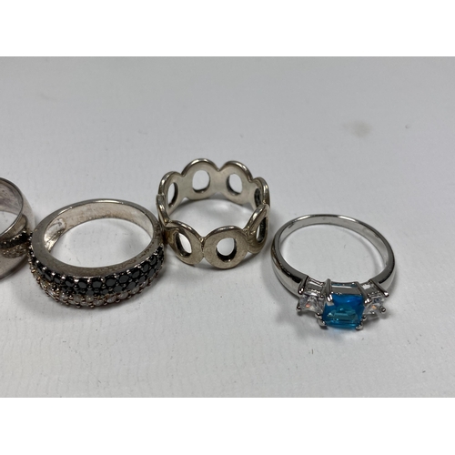 679 - FIVE ASSORTED SILVER RINGS