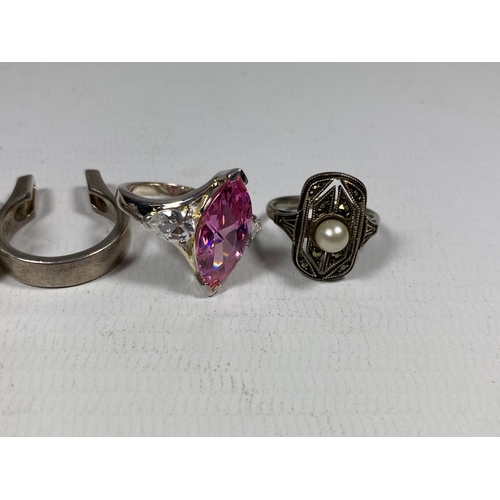 690 - FIVE ASSORTED SILVER RINGS