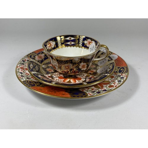 795 - A ROYAL CROWN DERBY IMARI MATCHED TRIO CUP & SAUCER SET