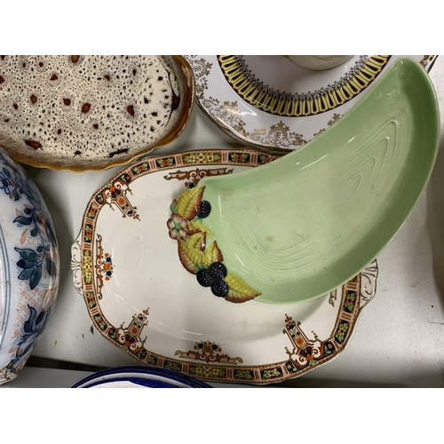 981 - A QUANTITY OF CERAMIC ITEMS TO INCLUDE A LARGE PLANTER, WOODS IVORY WARE BOWLS, PLATES, ETC