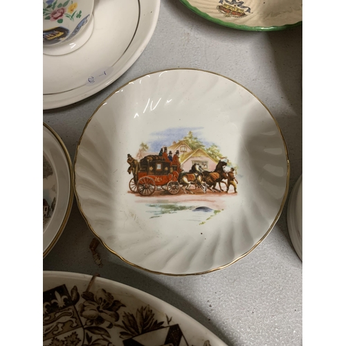 1017 - A QUANTITY OF ROYAL COMMEMORATIVE ITEMS  TO INCLUDE MUGS, CUPS, PLATES, ETC