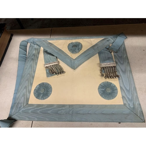 1030 - A MASONIC APRON AND VINTAGE GLOVES