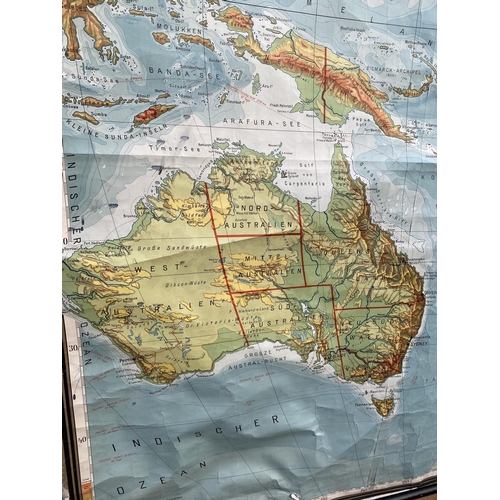 1202 - A LARGE VINTAGE GERMAN WALL MAP OF AUSTRALIEN UND POLYNESIEN